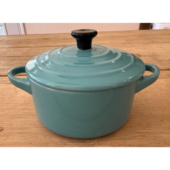 Le Creuset Stoneware Mini Round Cocotte with Lid 24 Oz 14 cm Turquoise Blue NEW - Picture 12 of 15